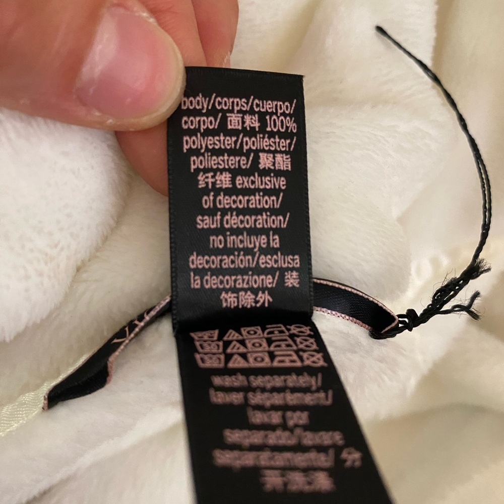 Robe - Picture 4 of 4